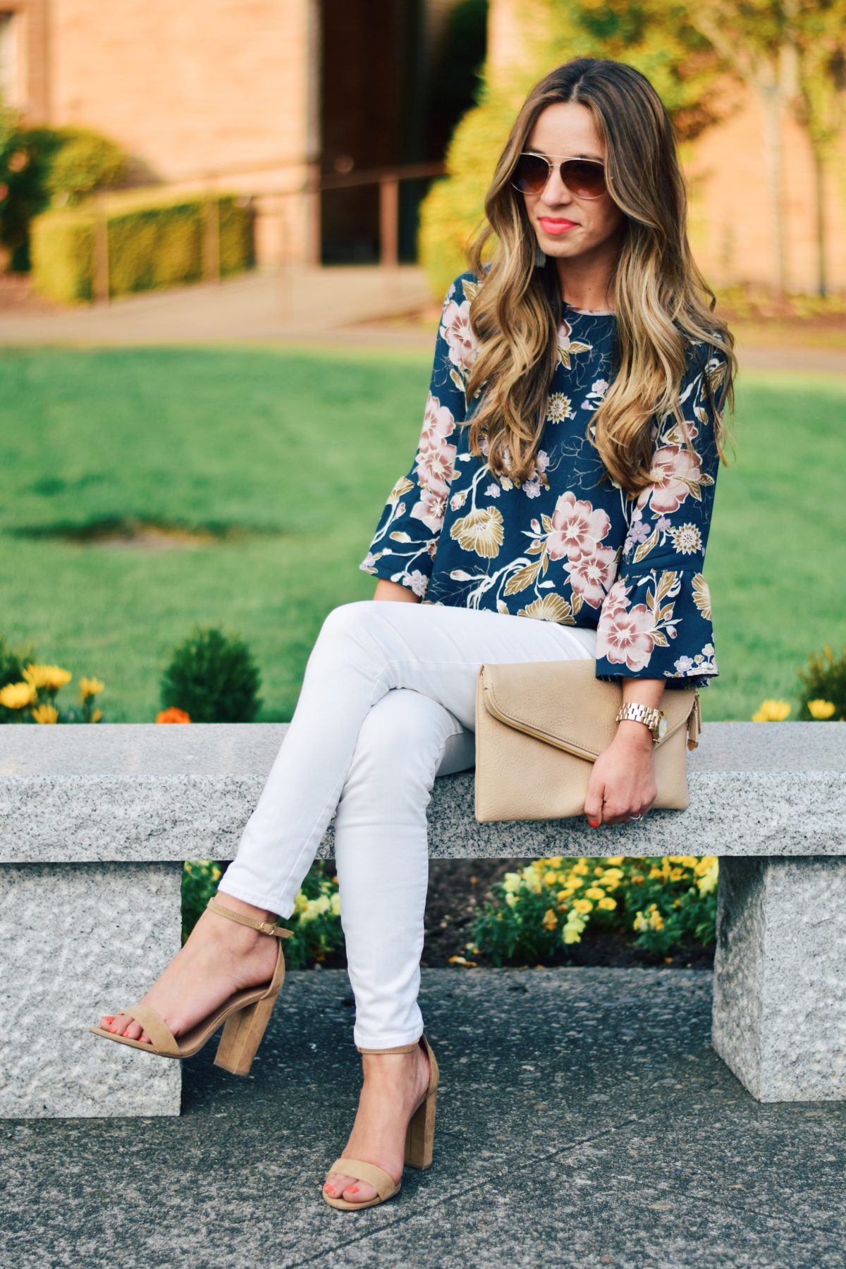 dress-code-white-jeans-in-the-fall-teacher-dress-code